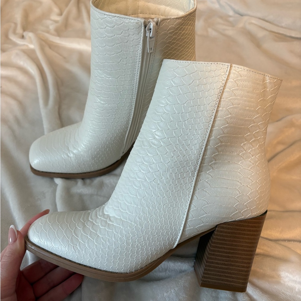 Elegant White Textured Ankle Boots